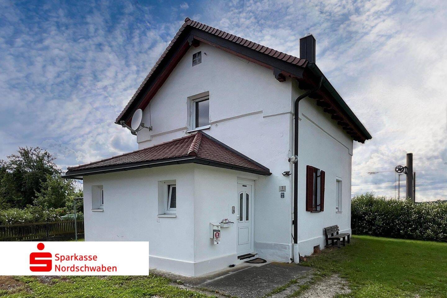 Immobilie in Tapfheim - Ehemaliges Bahnwärterhaus mit Geschichte, Charme und großem Gartengrundstück - Bild 0