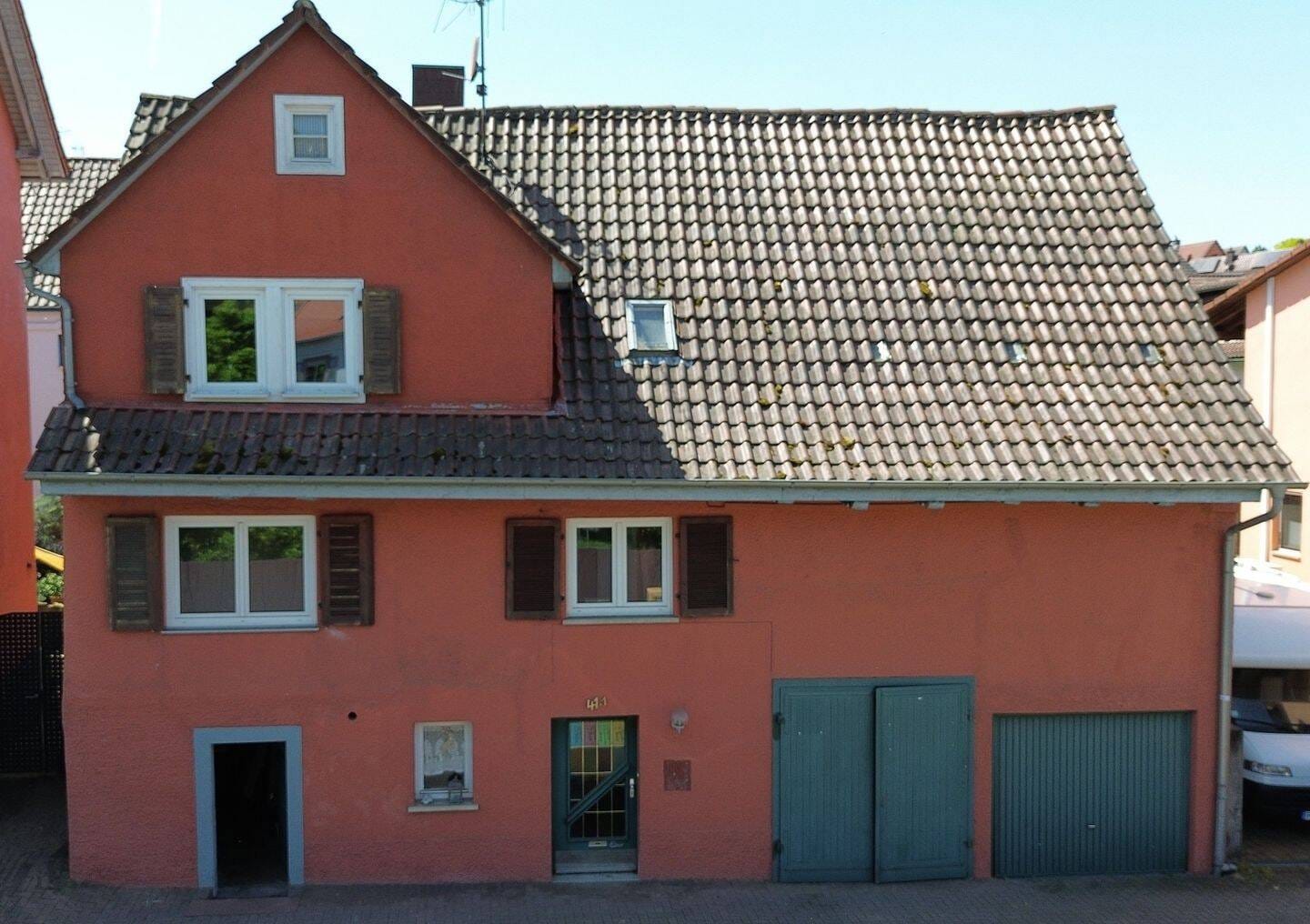 Immobilie in Keltern - Freistehendes Einfamilienhaus  im Ortskern von Keltern-Dietlingen  mit großer Scheune - Bild 0