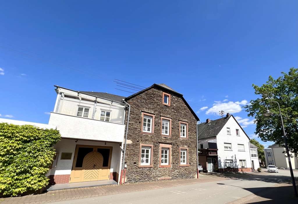 Immobilie in Osann-Monzel - Traditionelles Winzeranwesen mit zwei Einfamilienhäusern, Nebengebäuden und 1.455 m² Grundstück - Bild 1