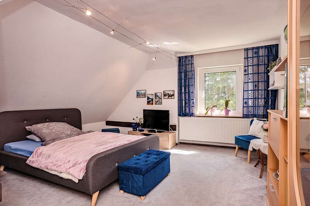 Immobilie in Oranienburg - Gepflegtes Einfamilienhaus mit Einliegerwohnung, Keller und Garage - Bild 1