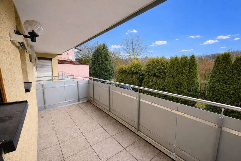 Immobilie in Straubenhardt - Attraktives Mehrfamilienhaus mit 3 Wohneinheiten und Entwicklungspotenzial - Bild 2