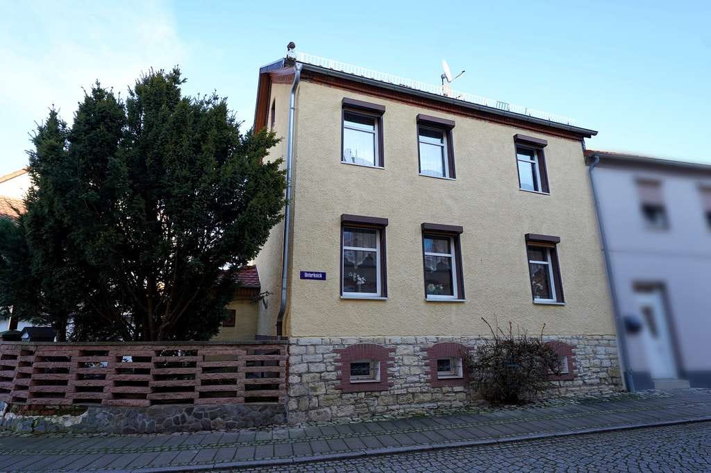Immobilie in Egeln - Egeln – Sanierungsbedürftige Doppelhaushälfte - Bild 1