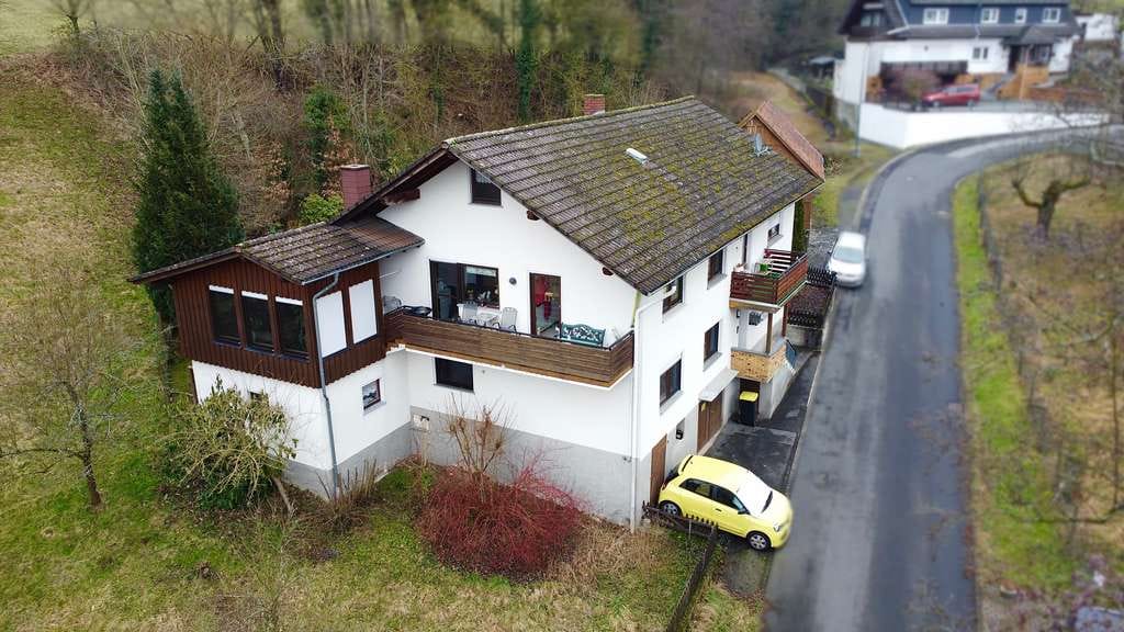 Immobilie in Bad Soden-Salmünster - Charmantes Mehrfamilienhaus mit großem Grundstück - Feldrandlage! - Bild 3