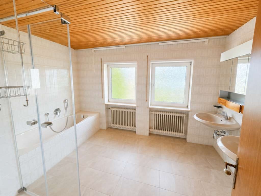 Immobilie in Röthenbach an der Pegnitz - Viel Platz für die Familie: Sehr gepflegte DHH mit Wohlfühloase (Sauna) & großem Garten - Bild 4