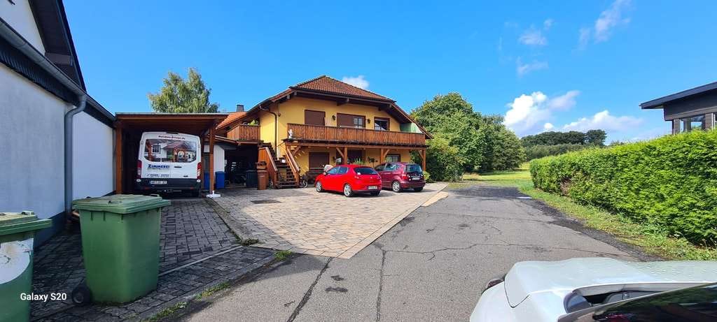 Immobilie in Asbach - Stilvolle Landhaus-Villa mit unverbaubarem Panoramablick & attraktiver Mieteinnahme von 2 ELW - Bild 1