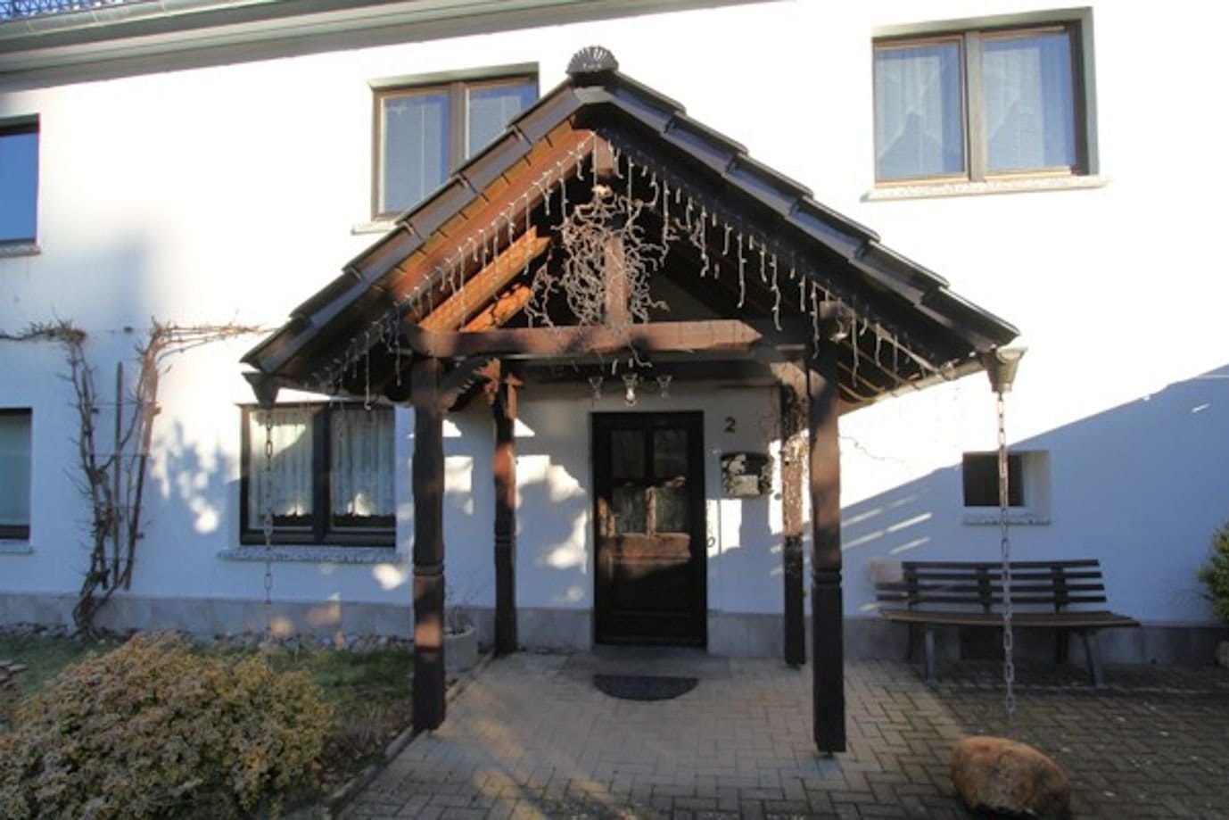 Immobilie in Eisfeld - Vielseitiges Wohnhaus im Zentrum von Eisfeld: Ein- bis Zweifamilienhaus mit Potenzial - Bild 2