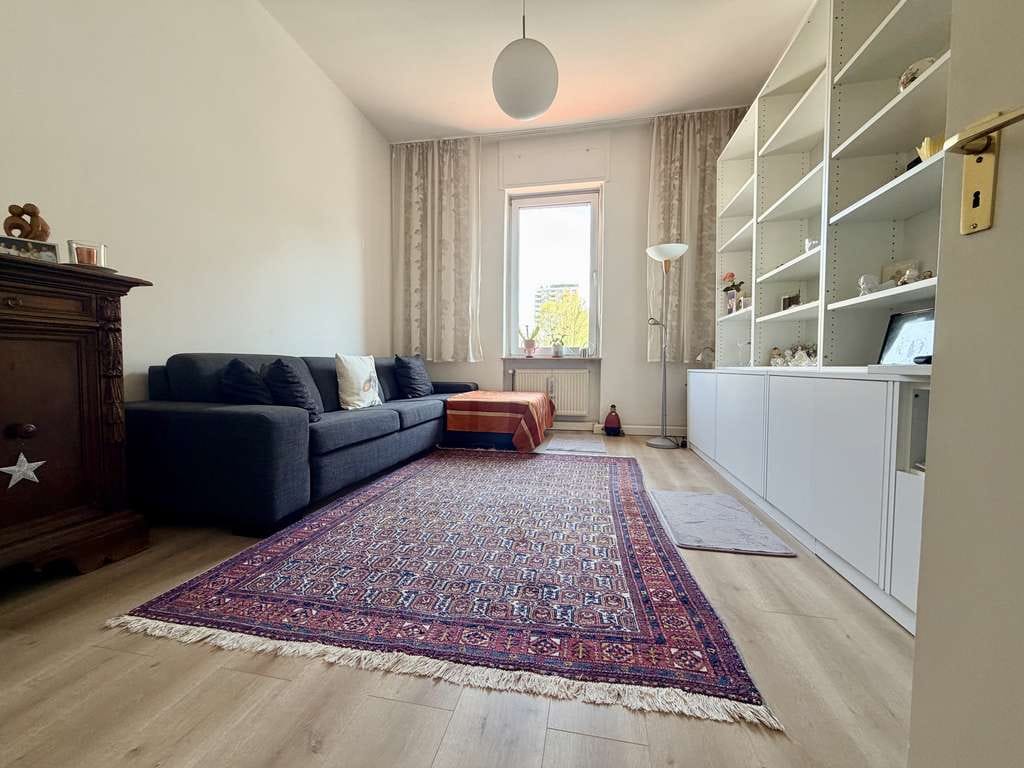Immobilie in Neu-Isenburg - ***Zentral wohnen, ruhig leben – Charmante 3-Zimmer-Wohnung im 6-Familienhaus in Neu-Isenburg*** - Bild 2