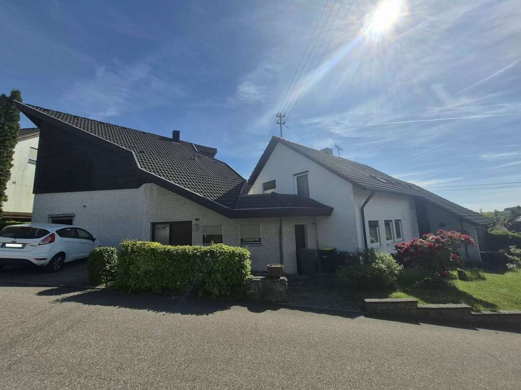 Immobilie in Oberstenfeld - Zwei Häuser – Ein Preis !!!  Insgesamt 230 m² Wfl. und  1017 m² Traumgrundstück - Bild 3