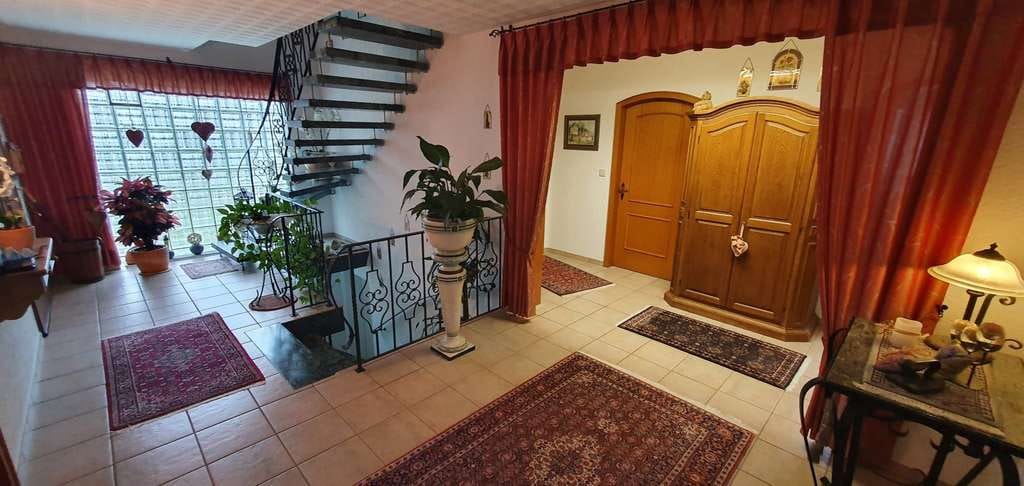 Immobilie in Fränkisch-Crumbach - Freistehendes Einfamilienhaus mit ELW und schönem Garten in Fränkisch-Crumbach zu verkaufen - Bild 2