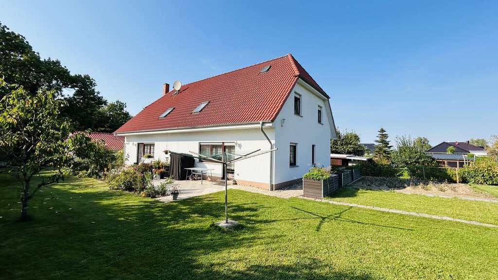 Immobilie in Grimmen - Schönes Zweifamilienhaus in ruhiger Lage - Bild 2