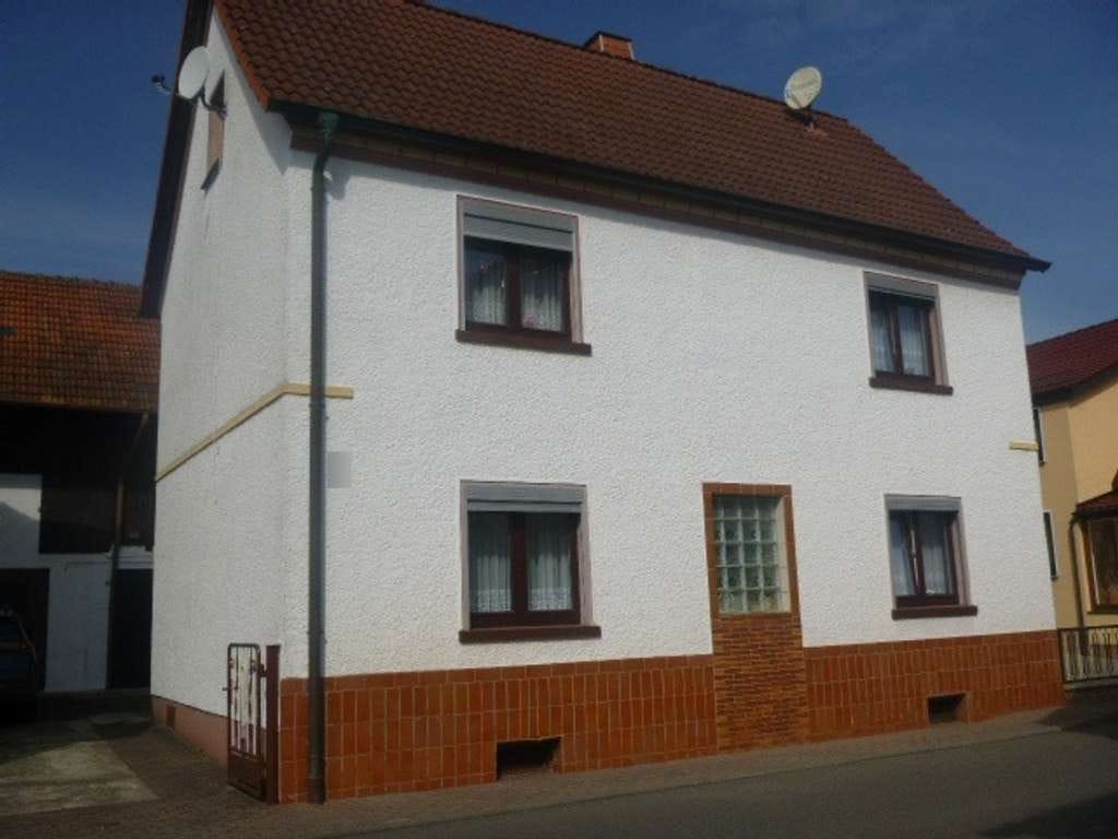 Immobilie in Dermbach - Einfamilienhaus mit Nebengebäude und Garten - Bild 0