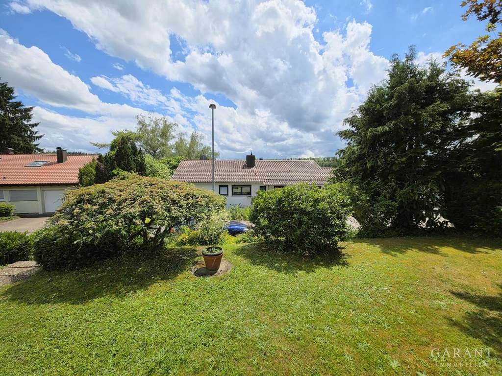 Immobilie in Maulbronn - Freistehendes Einfamilienhaus mit Einliegerwohnung - ruhig, zentral und familienfreundlich - Bild 1