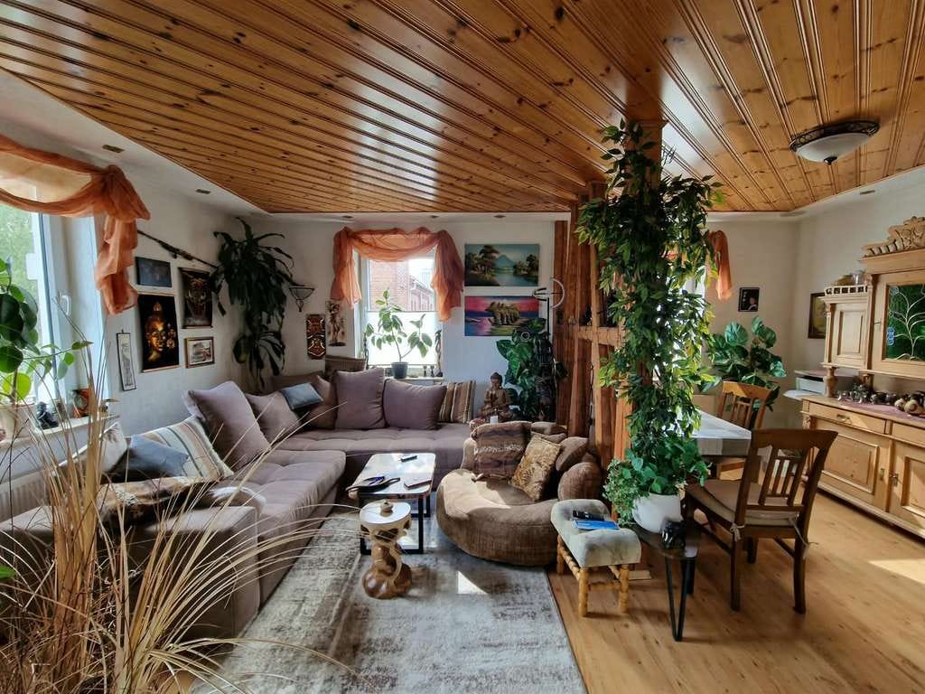 Immobilie in Pößneck - Voll vermietetes MFH mit 2.100 m² Grundstück und Entwicklungspotenzial - Bild 0