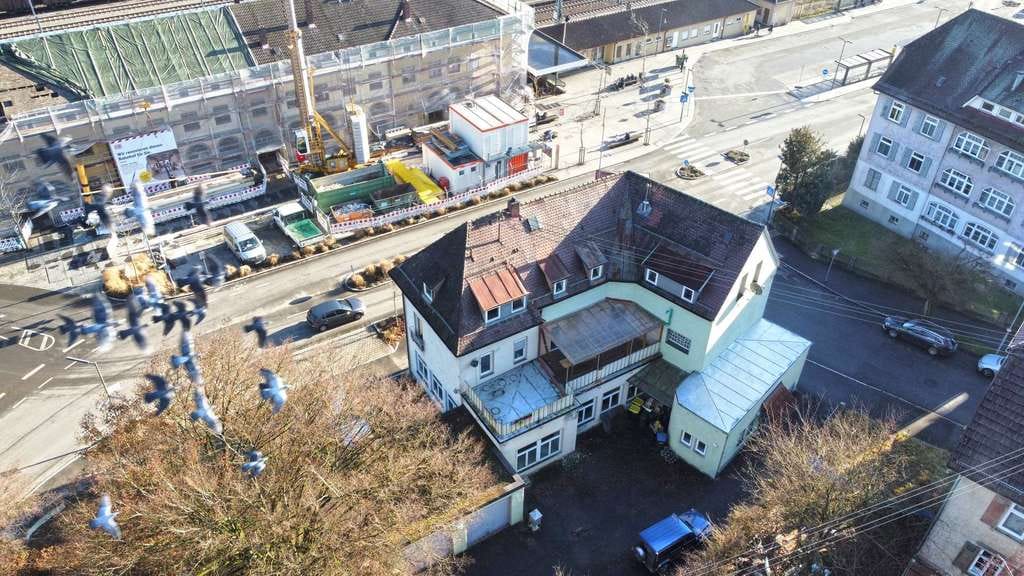 Immobilie in Aulendorf - Wohn- und Geschäftshaus mit Gewerbe im EG und zwei großzügigen Wohnungen in Bahnhofsnähe - Bild 1