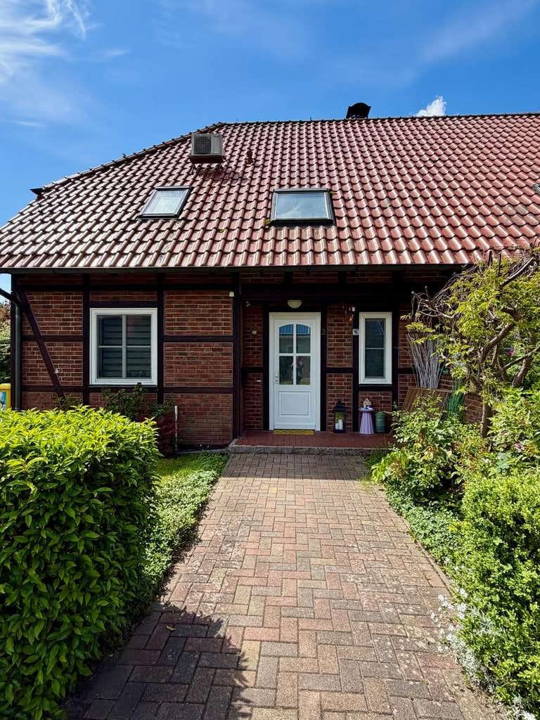 Immobilie in Gelbensande - ROVISIONSFREI – Wohnen, wo andere Urlaub machen: Familienhaus mit Kamin, Traumgarten und Ostseenähe - Bild 2
