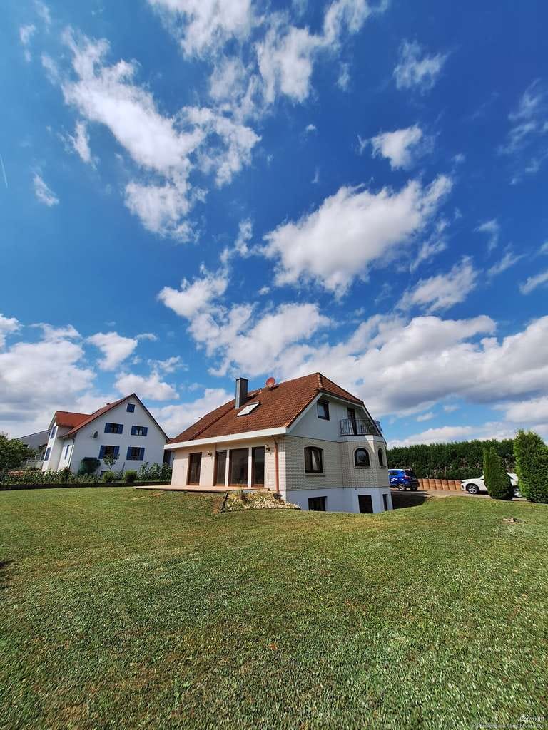 Immobilie in Greding - Ein- bzw. Zweifamilienhaus mit Doppelgarage und großem Garten - Bild 1