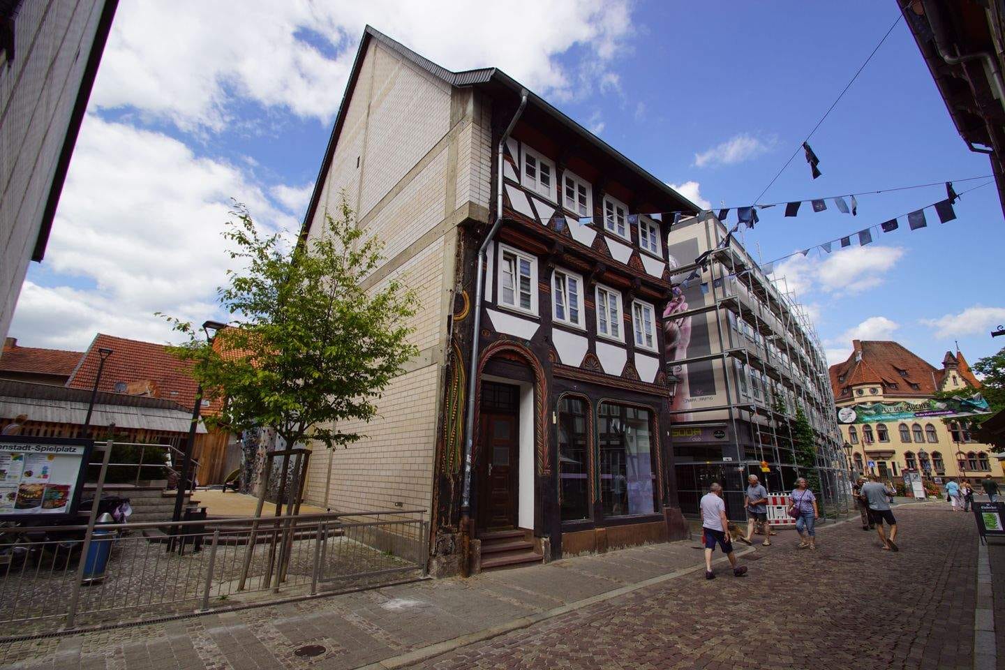 Immobilie in Einbeck - Historisches Fachwerkhaus-Ensemble im Stadtkern von Einbeck - Bild 2