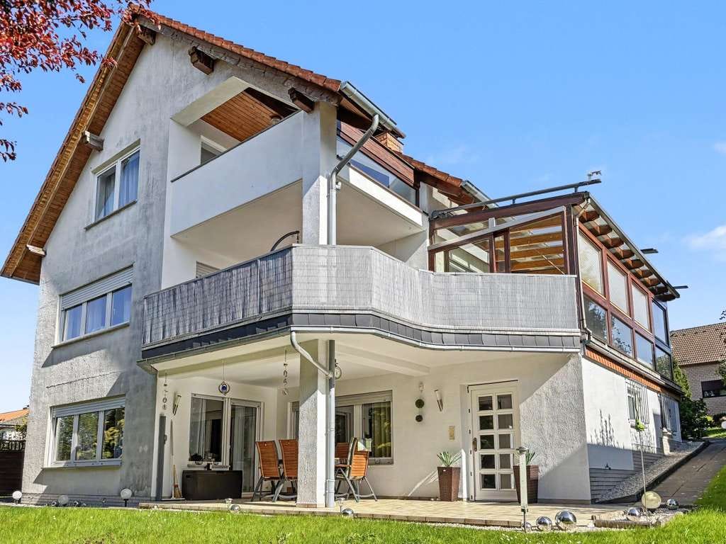 Immobilie in Söhrewald - Großzügiges Einfamilienhaus mit Einliegerwohnung, Wintergarten und Fernblick in Söhrewald - Bild 2