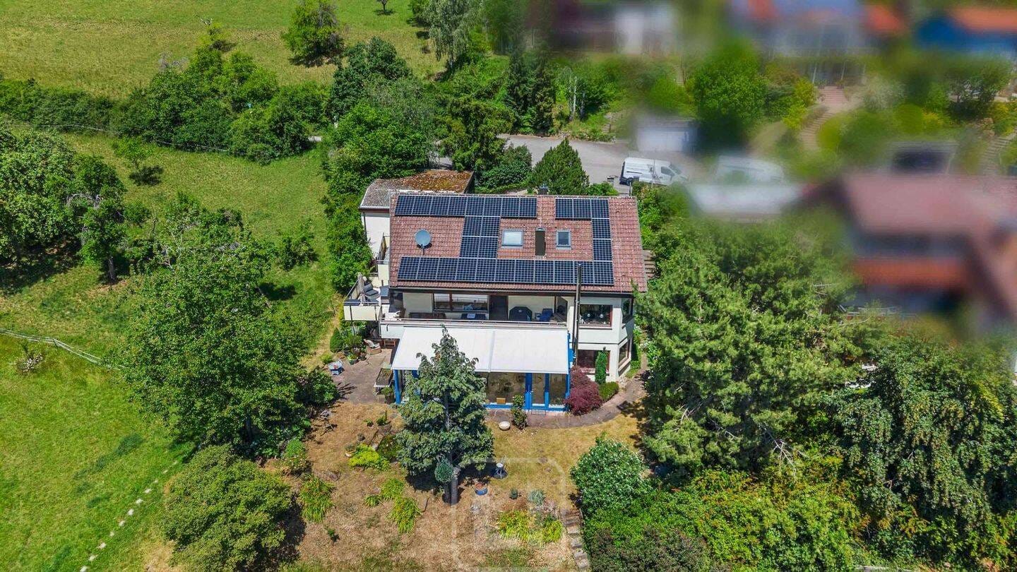 Immobilie in Simmozheim - Exklusives Wohnensemble in traumhafter Feldrandlage | Einliegerwohnung & Naturpanorama inklusive - Bild 1