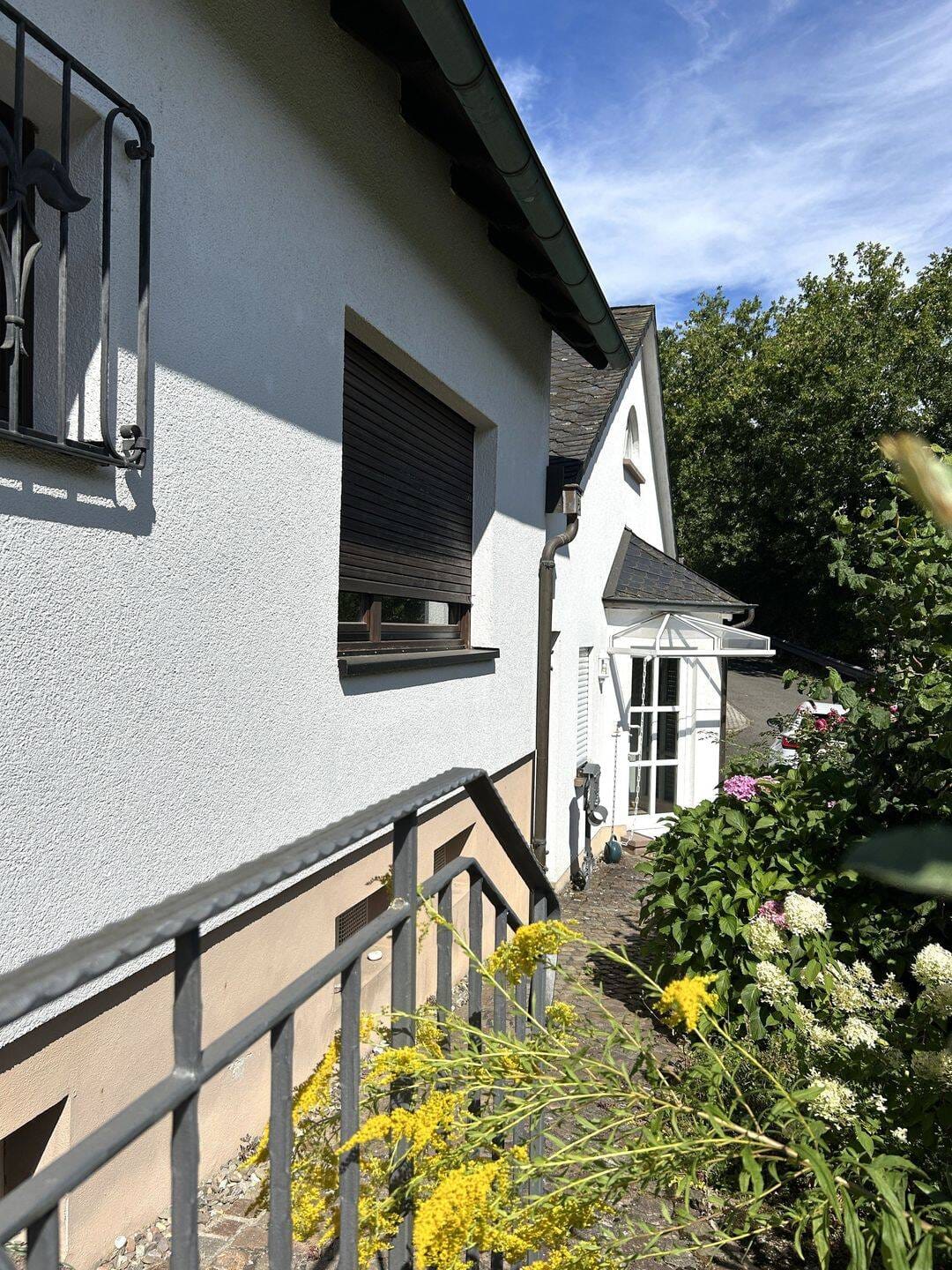 Immobilie in Osburg - Riveris, Wohnhaus mit zusätzl. derzeitigen Bürogebäude mit Mieteinnahme, sowie Garagen - Bild 0