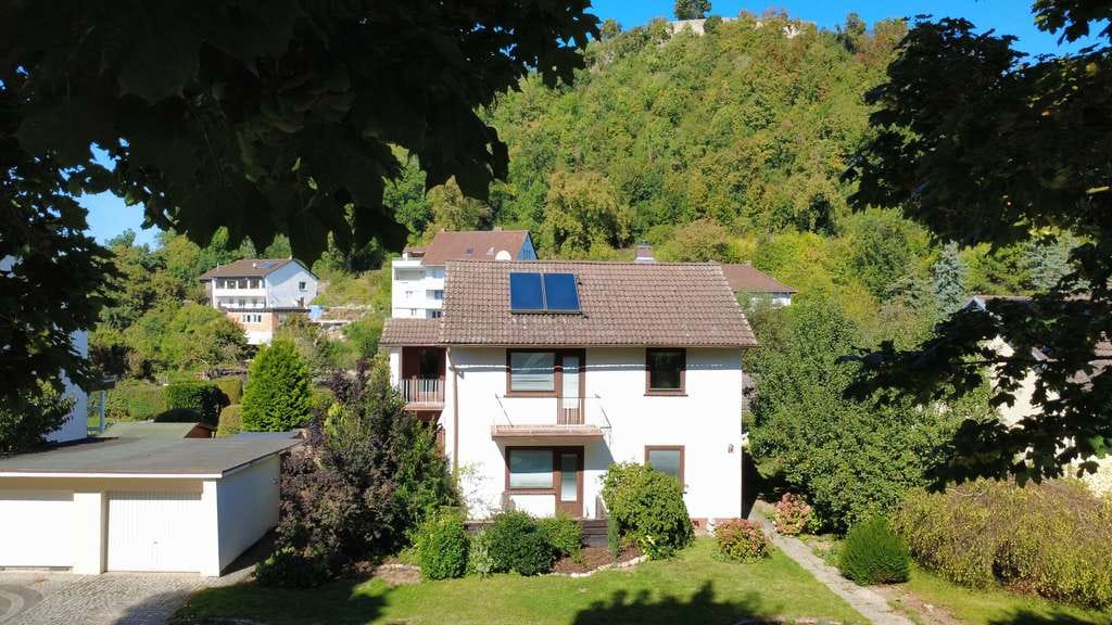 Immobilie in Gudensberg - Einfamilienhaus mit großem Sonnengrundstück am Schlossberg in Gudensberg - Bild 0