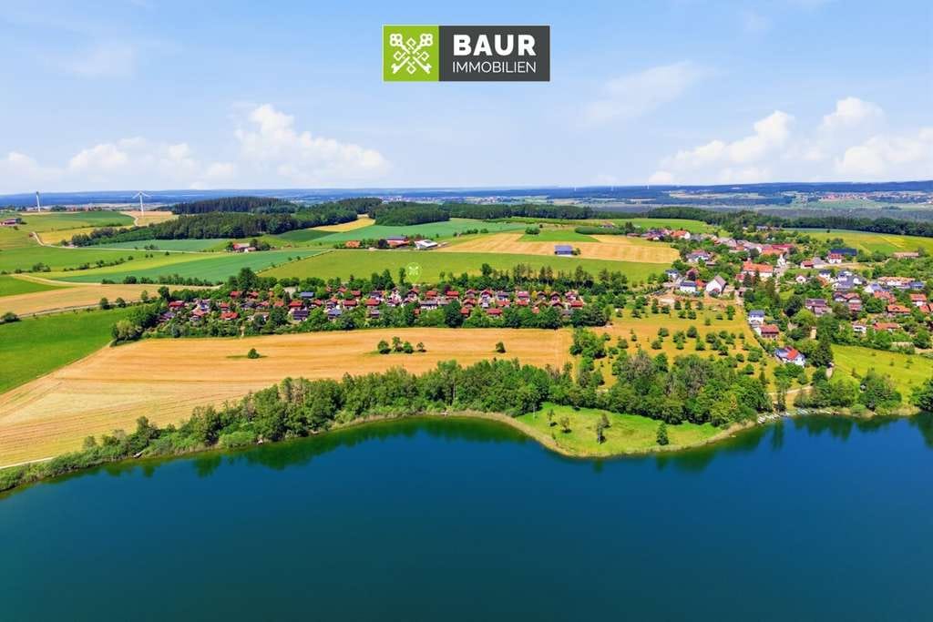 Immobilie in Illmensee - 360° | Sofort frei! Wohnen am Ruschweiler See – Haus mit Garten, Seeblick und nur ca. 200 m zum See - Bild 1