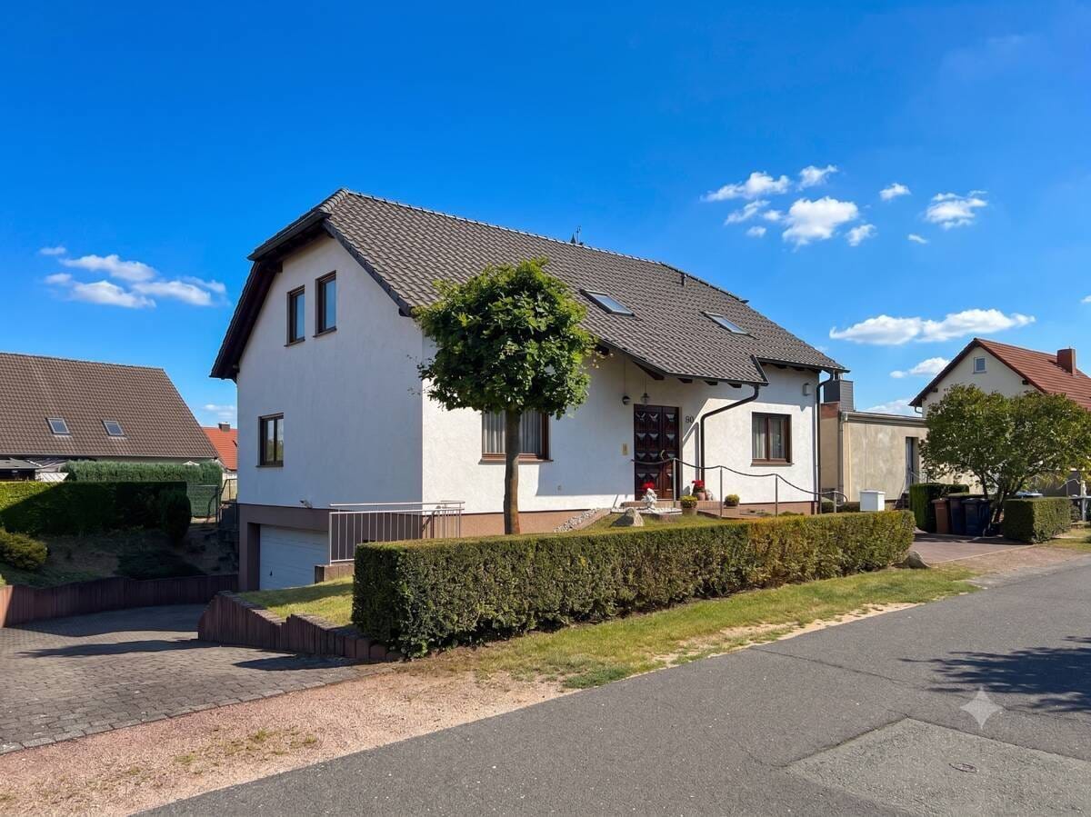 Immobilie in Muldestausee - Wohnkomfort auf drei Ebenen Großzügiges Zuhause mit Sauna, Pool und Garten in Muldensteiner TOP-Lage - Bild 0