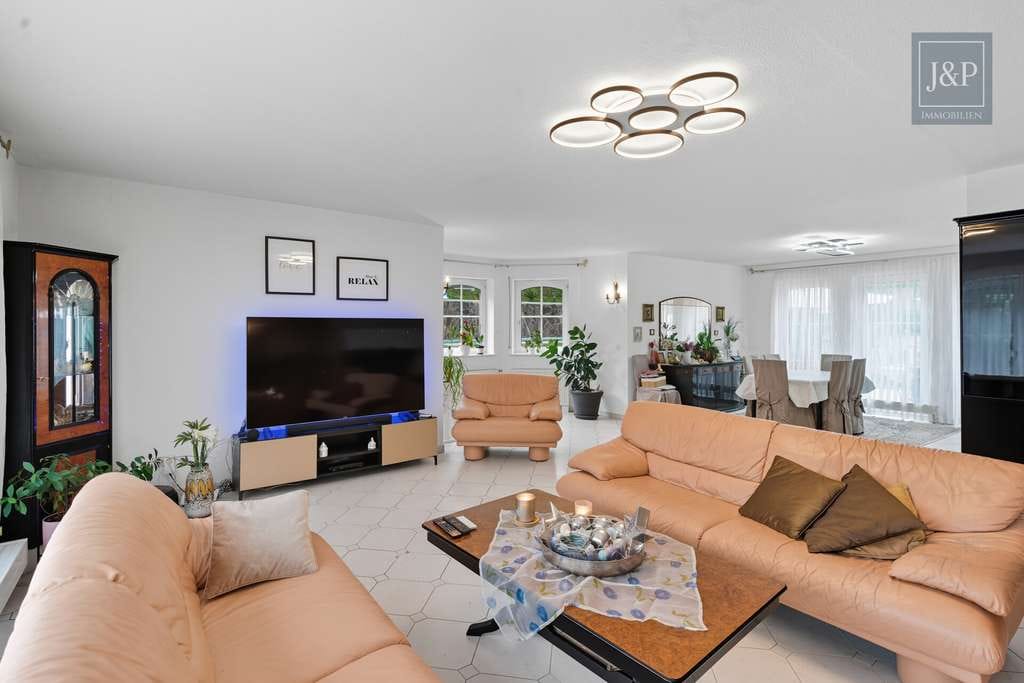 Immobilie in Glattbach - Einmalige Gelegenheit! Ihr Anwesen im Villenviertel von Glattbach. Einliegerwohnung & Waldnähe - Bild 2