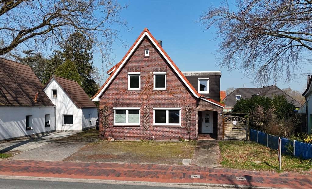 Immobilie in Zetel - Vorne gut erreichbar, hinten grüner Rückzugsort – Haus mit Gewerbe & großem Grundstück - Bild 2