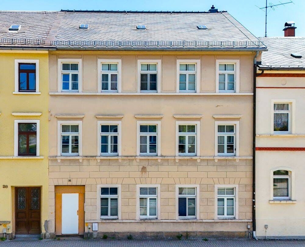 Immobilie in Neustadt in Sachsen - ++Vollvermietete solide Kapitalanlage mit beliebten 3-Zimmer-Wohnungen, Garten & Stellplätzen++ - Bild 1