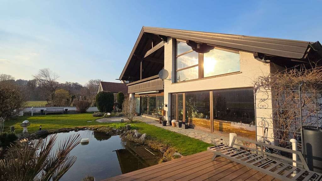 Immobilie in Trostberg - Großzügiger Landsitz mit 1.150qm Gartengrundstück, Schwimmbad und 2 Garagen in Trostberg - Bild 3