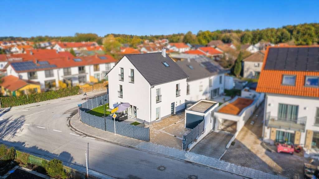 Immobilie in Grasbrunn - 🅝🅔🅤 | Stil, Qualität, Lage: Exklusives KfW-55-Reiheneckhaus in Grasbrunn - Bild 2