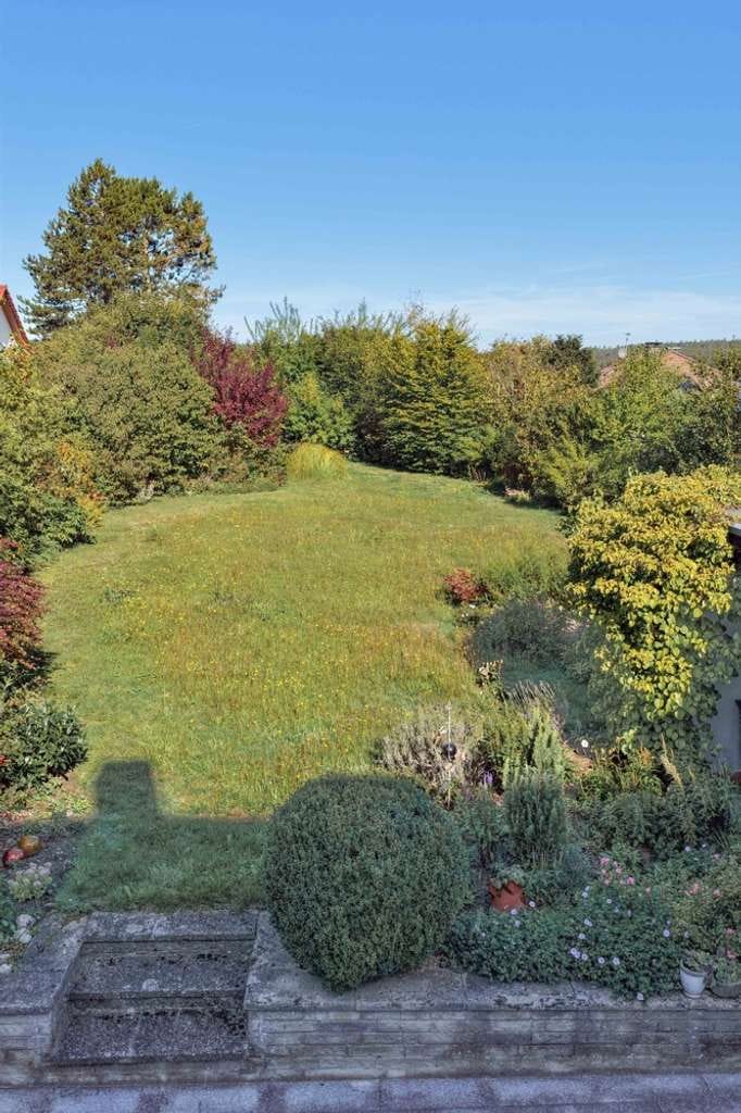 Immobilie in Weitramsdorf - Einfamilienhaus mit großem Grundstück in schöner Lage von Weitramsdorf bei Coburg - Bild 1