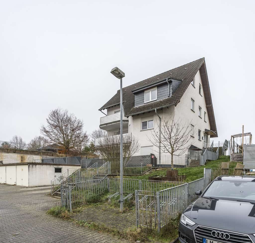 Immobilie in Hünfelden - WOW *Paul & Partner* INVESTMENTCHANCE: MEHRFAMILIENHAUS IN BELIEBTER UND RUHIGER WOHNLAGE! FAKTOR 18 - Bild 2