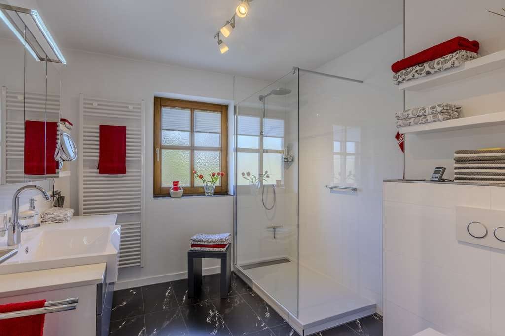 Immobilie in Sauerlach - Charmantes, bezugsfreies Reiheneckhaus im modernen Landhausstil – Ruhe, Sonne und großzügiges Wohnen - Bild 3