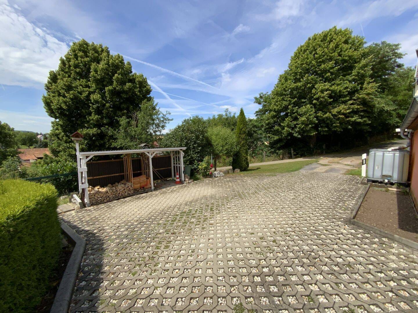 Immobilie in Sondershausen - # Hachelbich – Gepflegtes Einfamilienhaus mit Kamin, Fernblick und pflegeleichtem Grundstück - Bild 2