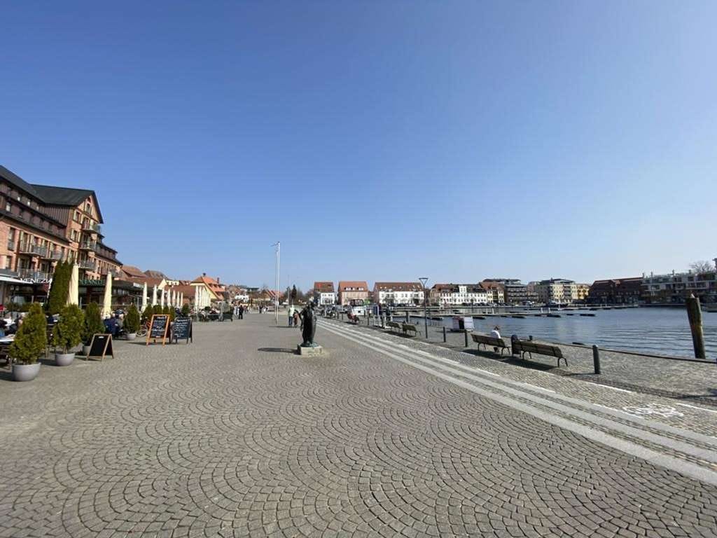 Immobilie in Waren (Müritz) - Nur auf dem Wasser wär´s schöner - Exklusive Maisonette-Eigentumswohnung mit fantastischem Süd-Blick - Bild 3