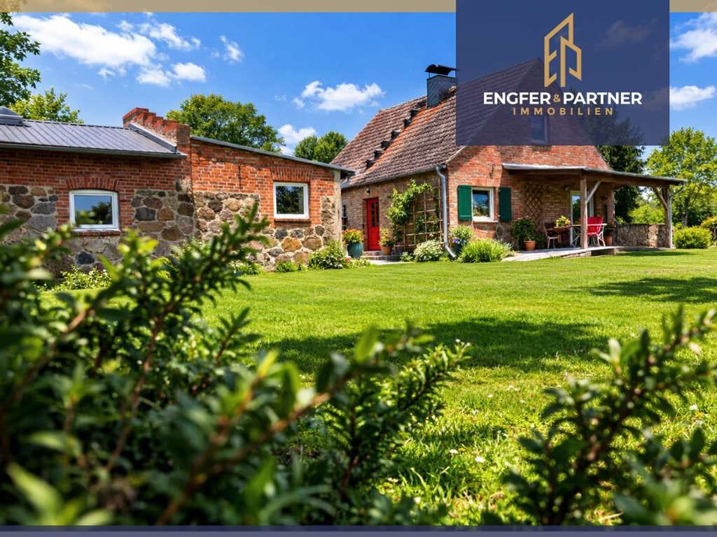 Immobilie in Dargun - Gemütliches Einfamilienhaus mit separatem Atelier an der Mecklenburger Seenplatte - Bild 0