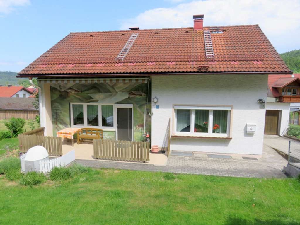 Immobilie in Waldmünchen - Freistehendes Einfamilienhaus in gesunder Natur - Bild 2