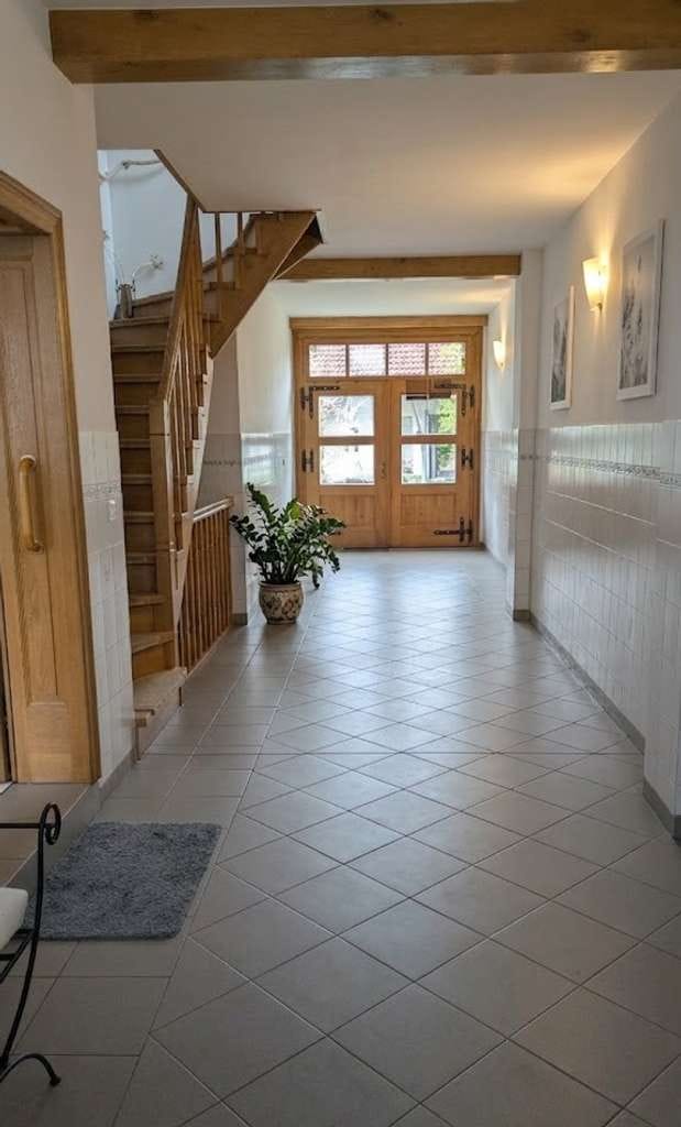Immobilie in Wandlitz - Raumwunder mit Personenlift, Gäste-Bungalow, Kanalblick & kleinem Bootsanleger!! - Bild 2