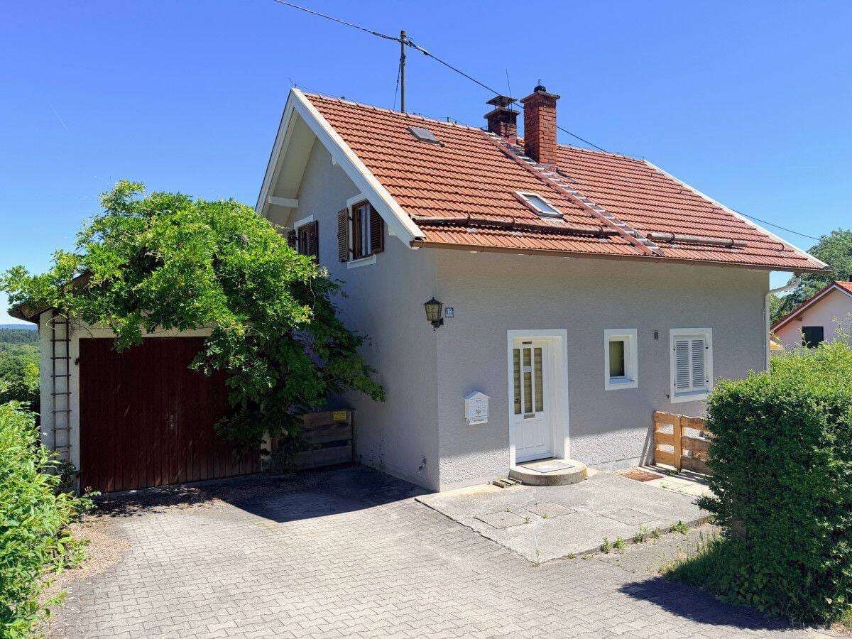 Immobilie in Wessobrunn - Freistehendes Haus mit traumhaften Weitblick - Landidylle mit Entfaltungspotenzial - Bild 1