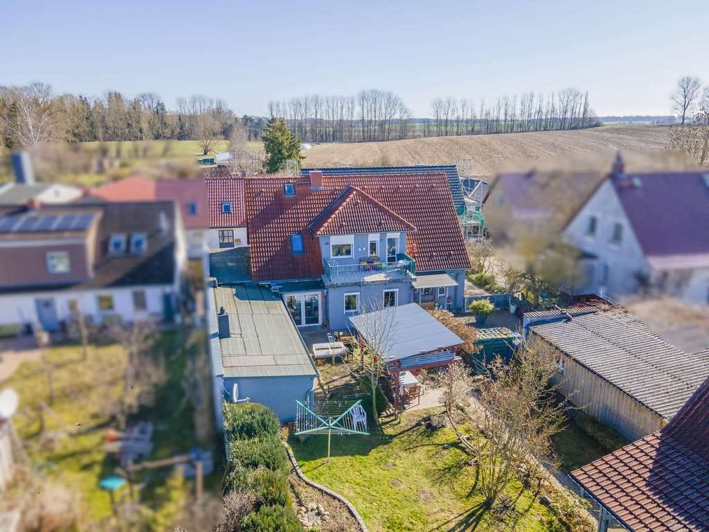 Immobilie in Garz/Rügen - Zweifamilienhaus mit Ferienhaus und grünem Garten in Garz - Bild 2
