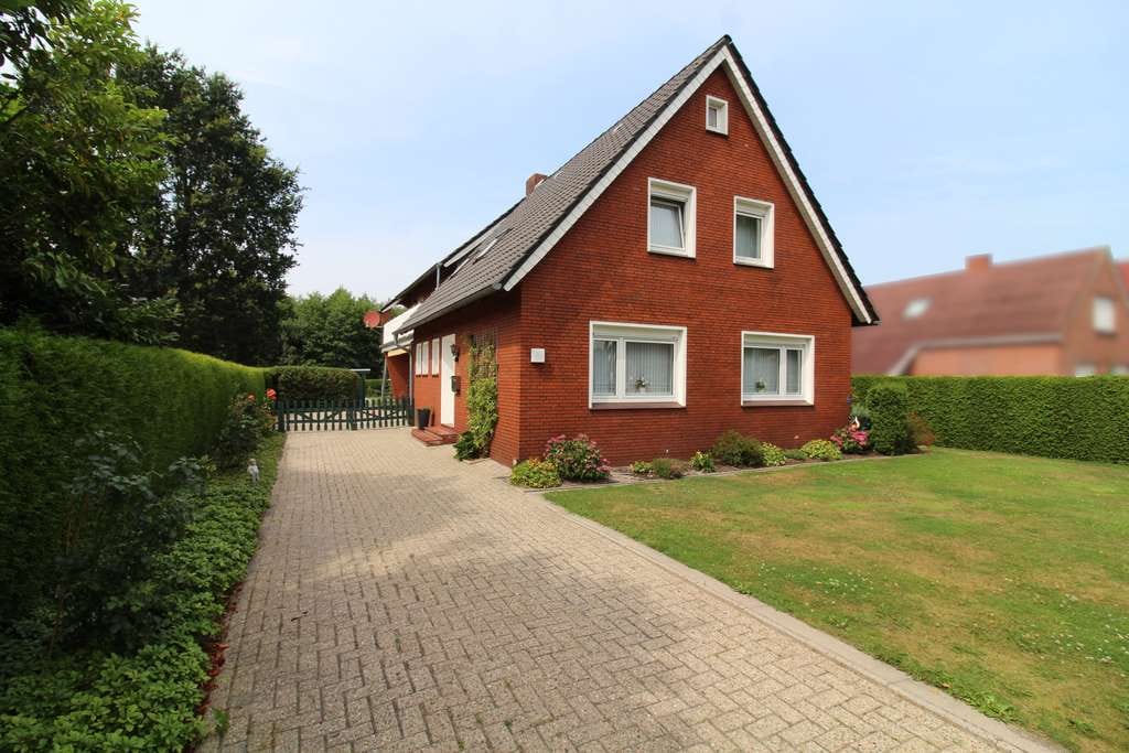 Immobilie in Westoverledingen - Großzügiges und gepflegtes Wohnhaus mit schönem Grundstück und unverbaubarem Blick ins Grüne! - Bild 0
