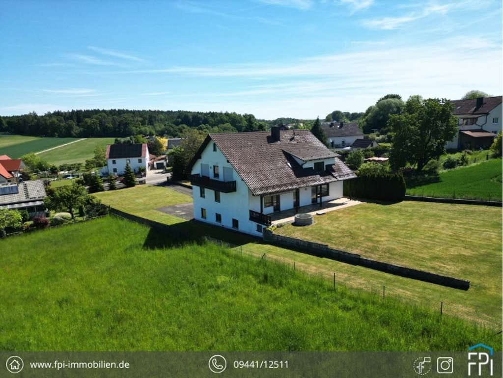 Immobilie in Ihrlerstein - Zweifamilienhaus mit großem Grundstück & zusätzlichem Bauplatz in Ihrlerstein (Mischgebiet) - Bild 0