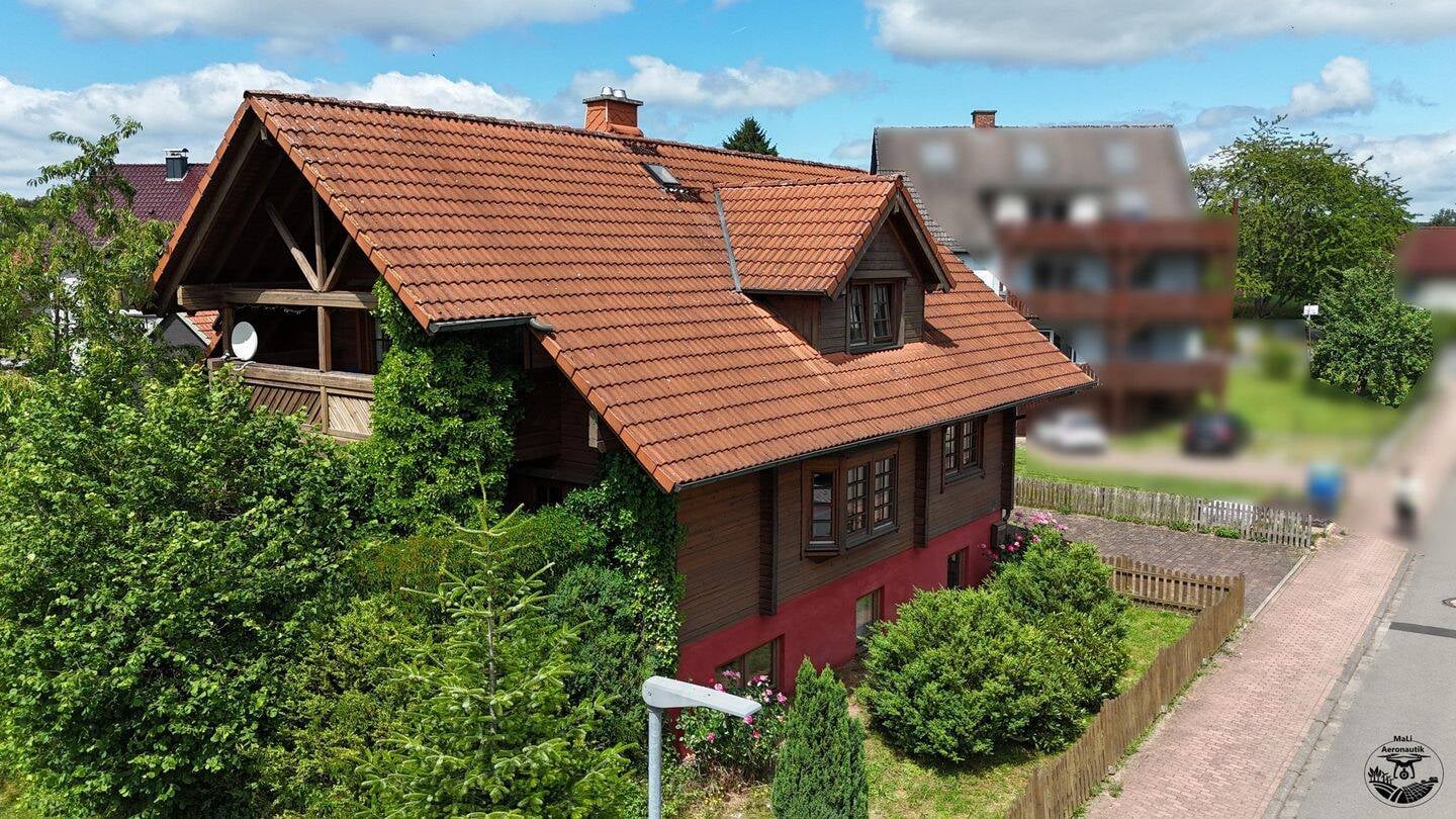 Immobilie in Gemünden - Holzblockhaus mit Einliegerwohnung in zentraler Wohnlage von Gemünden (Wohra) - Bild 2
