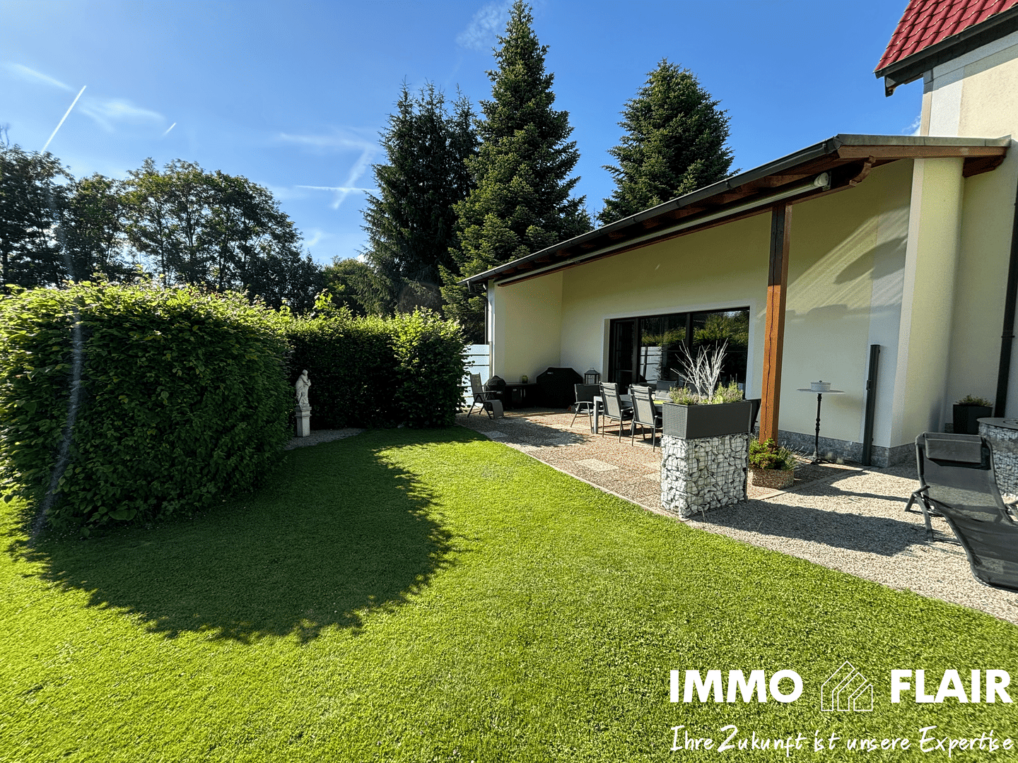 Immobilie in Wunsiedel - Gepflegtes Mehrfamilienhaus mit traumhaftem Garten in ruhige Lage - Bild 2