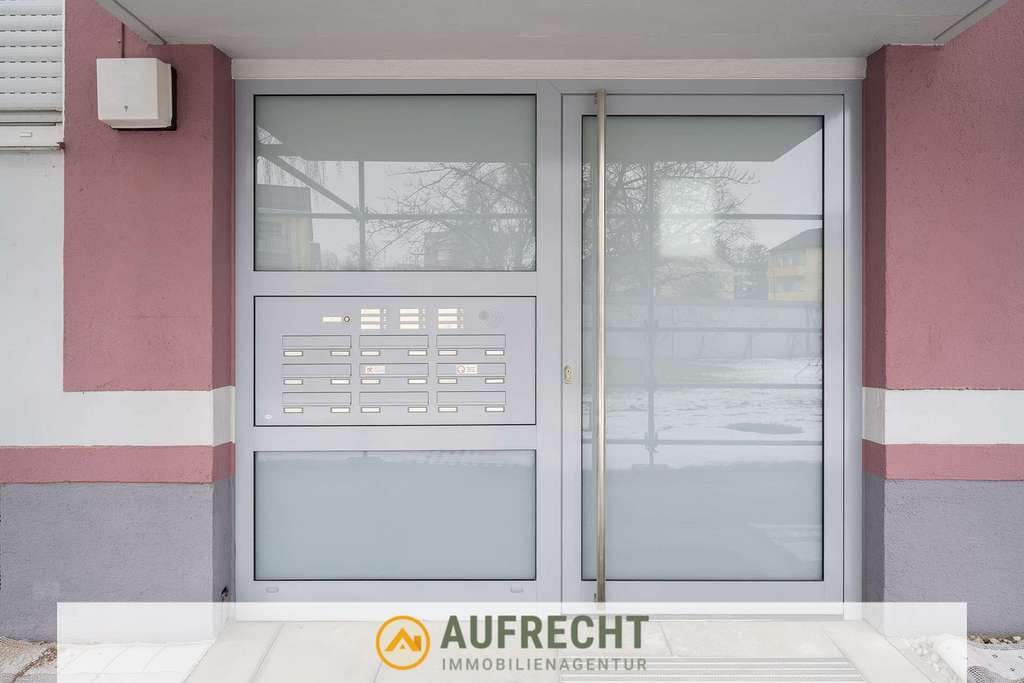 Immobilie in Dachau - A U F R E C H T °ZENTRAL UND HELL° 2 Zimmer Wohnung mit großem Süd-Balkon und Garage in Dachau - Bild 2