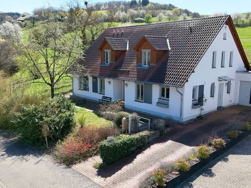 Immobilie in Odernheim am Glan - Wohnen im Grünen - Großzügiges Anwesen mit Streuobstwiese, Sauna und viel Raum - Bild 0