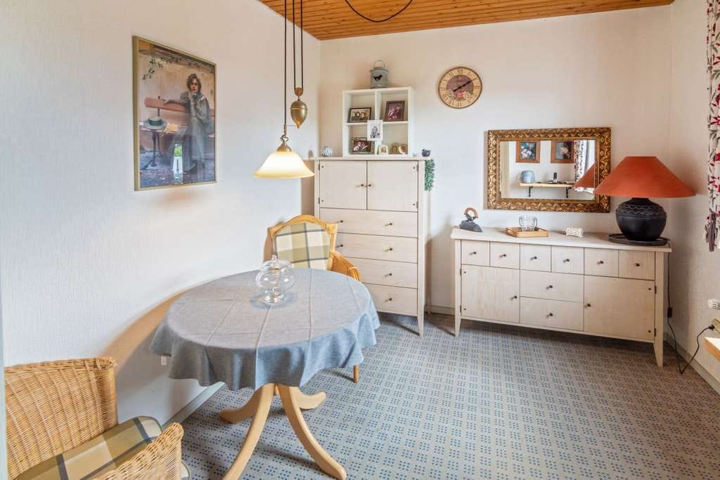 Immobilie in Hage - Naturnah wohnen: Gepflegte Doppelhaushälfte mit Terrasse und Carport! - Bild 4