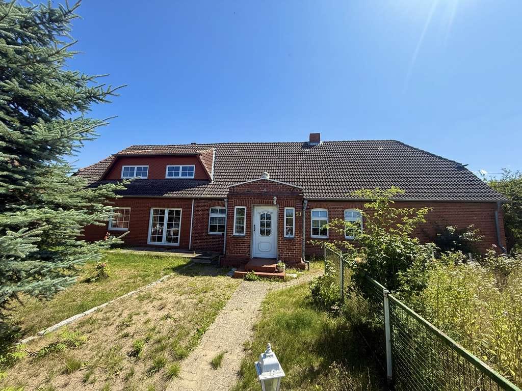 Immobilie in Zierow - Charmante Doppelhaushälfte in Zierow mit 5-Zimmern, Garage und 1.479 m² Grundstück...!!!4 - Bild 0